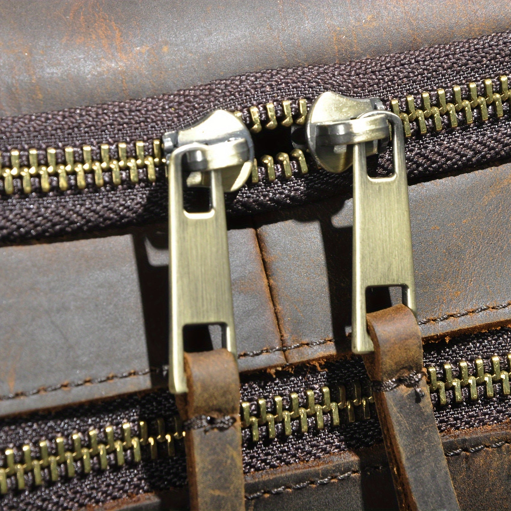 Top-Grain Cowhide Leather Men's Retro Dopp Kit Toiletry Bag – Zippered Multi-Compartment