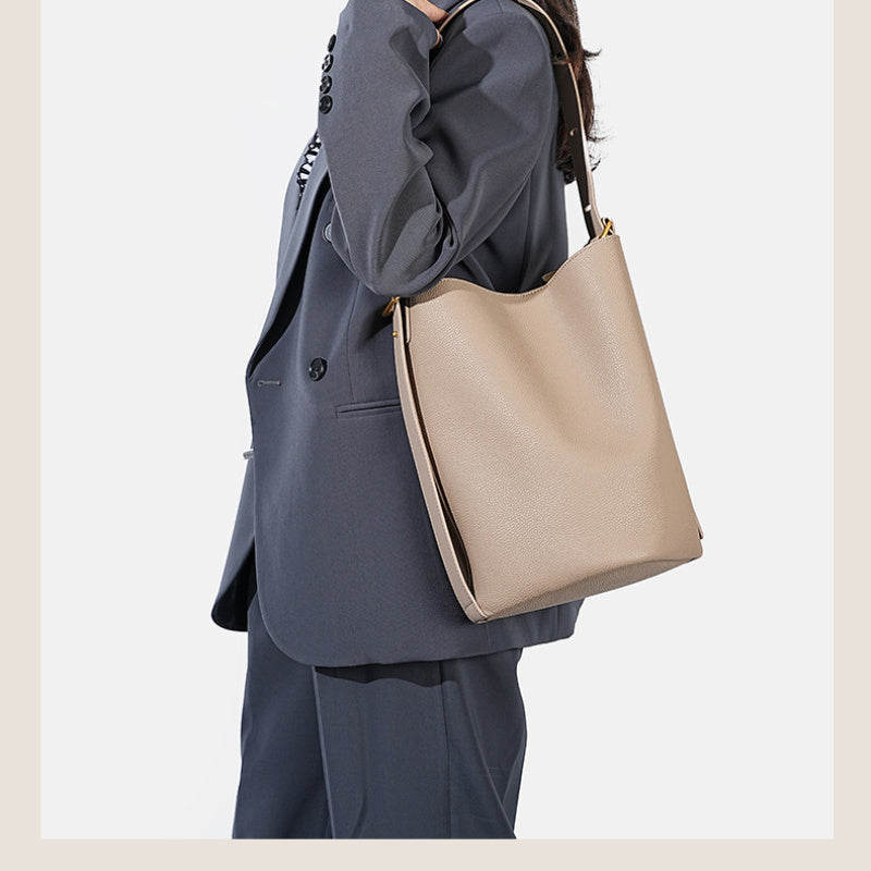 Genuine Leather Women's Large Capacity Shoulder and Crossbody Bucket Bag – Light Luxury Cowhide Commuter