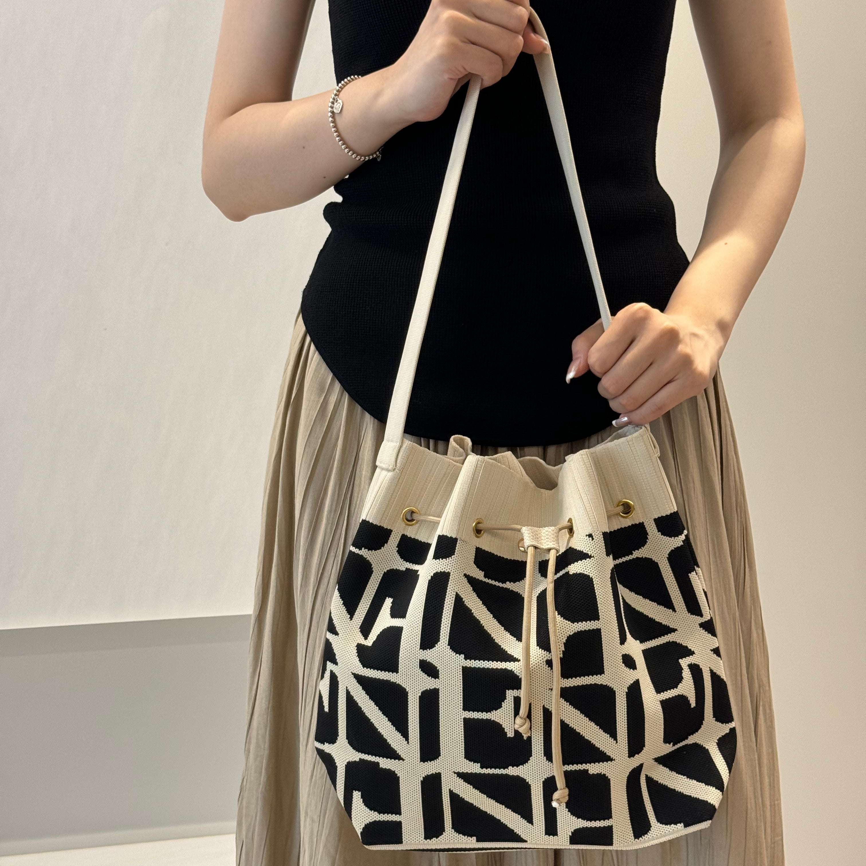 Geometric Drawstring Bucket Bag for Women – Versatile Shoulder Bag for Daily Commute & Shopping, Cream/Black