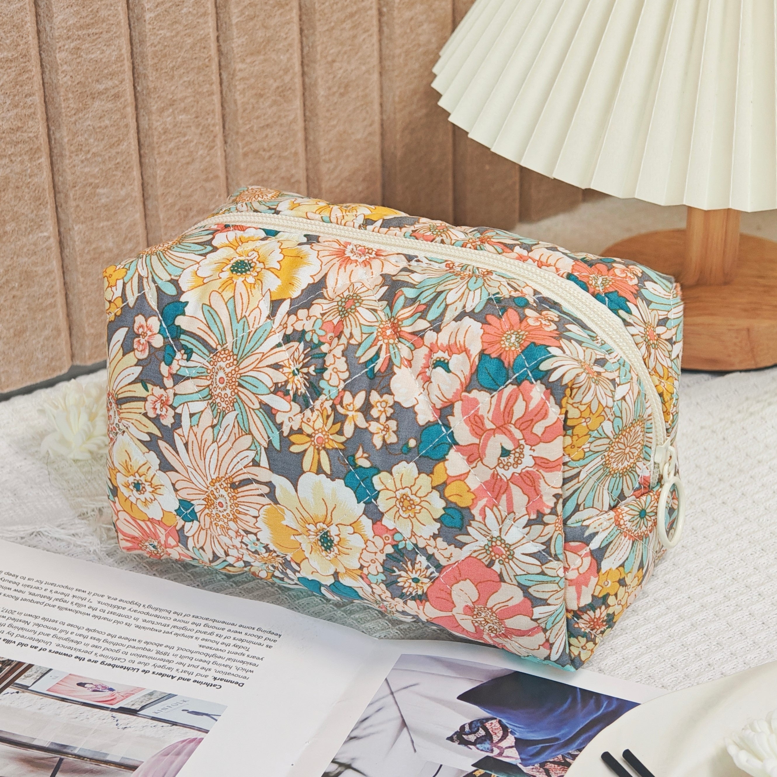 Travel Makeup Bag – Floral Large-Capacity Polyester Cosmetic Pouch with Zipper, Mixed Colors (Pink Blue Yellow Green)