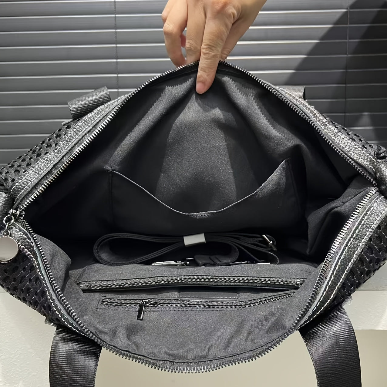 Retro Street Style Women's Mesh Splicing Bucket Bag – Large Capacity Detachable Nylon & Polyester Shoulder Bag with Rivet Strap, Black