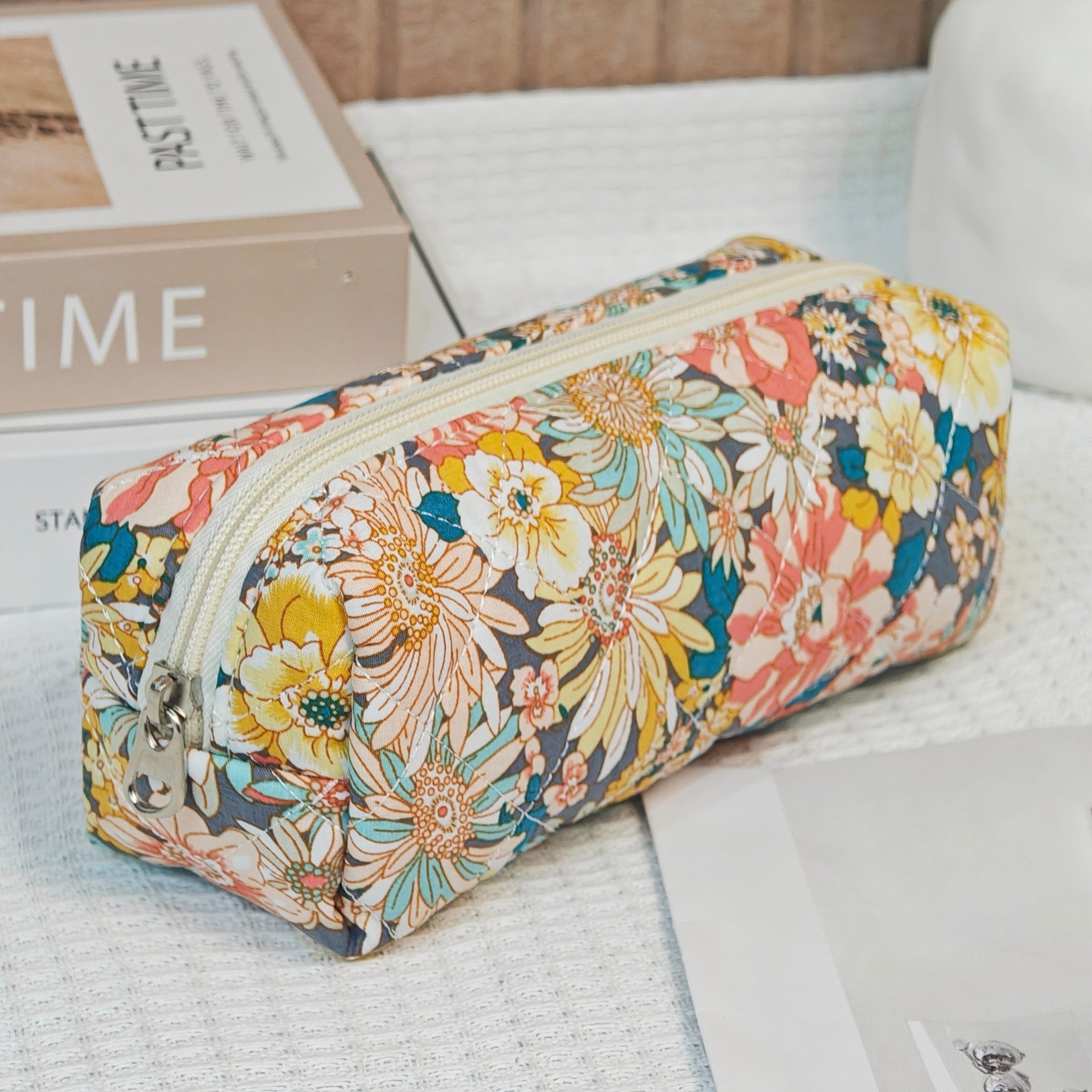 Travel Makeup Bag – Floral Large-Capacity Polyester Cosmetic Pouch with Zipper, Mixed Colors (Pink Blue Yellow Green)