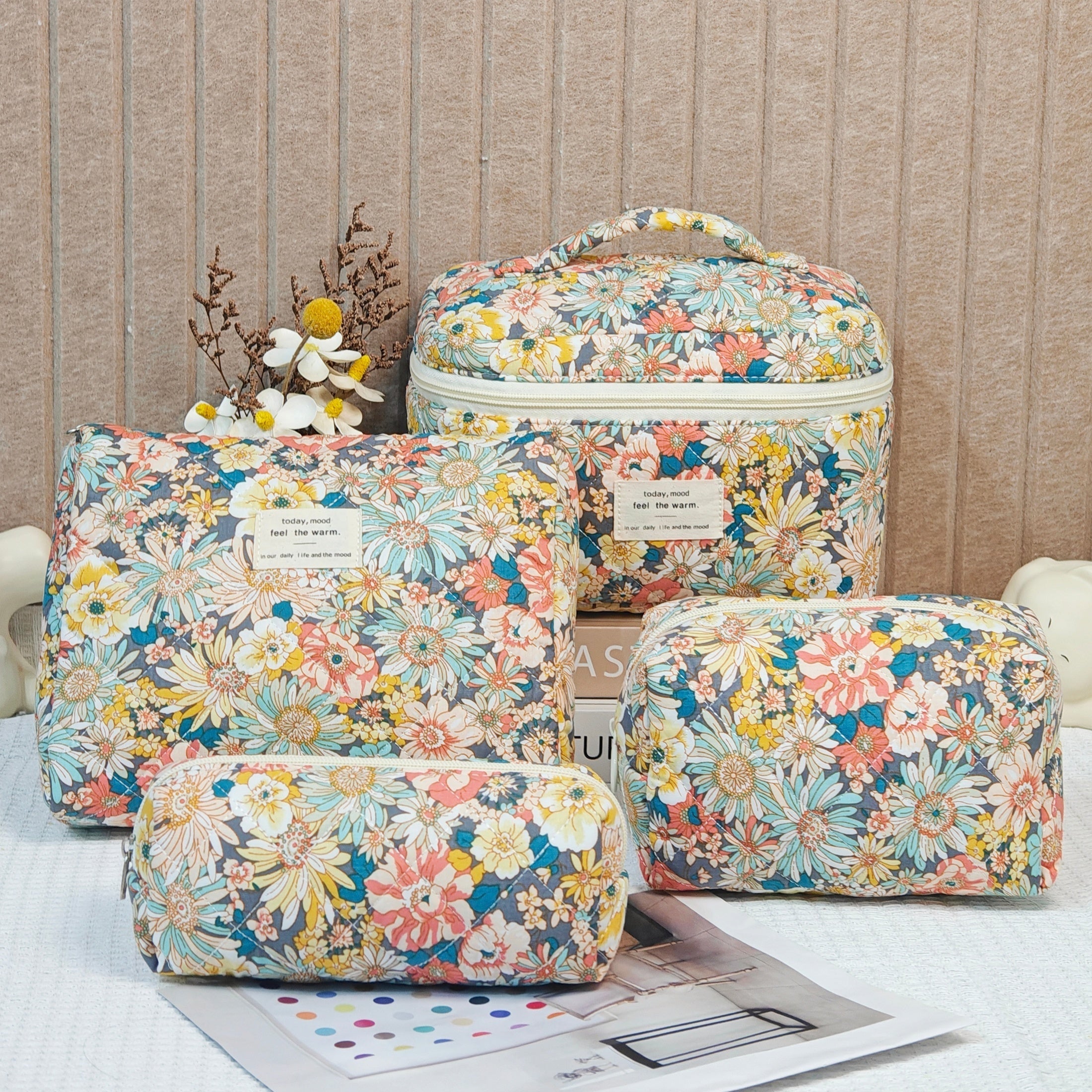 Travel Makeup Bag – Floral Large-Capacity Polyester Cosmetic Pouch with Zipper, Mixed Colors (Pink Blue Yellow Green)