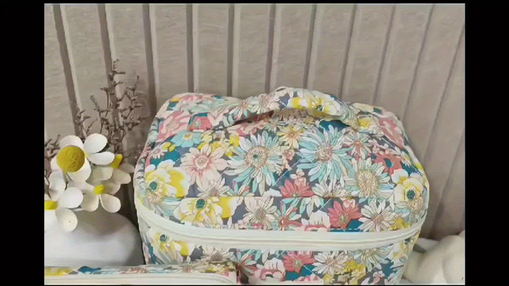 Travel Makeup Bag – Floral Large-Capacity Polyester Cosmetic Pouch with Zipper, Mixed Colors (Pink Blue Yellow Green)