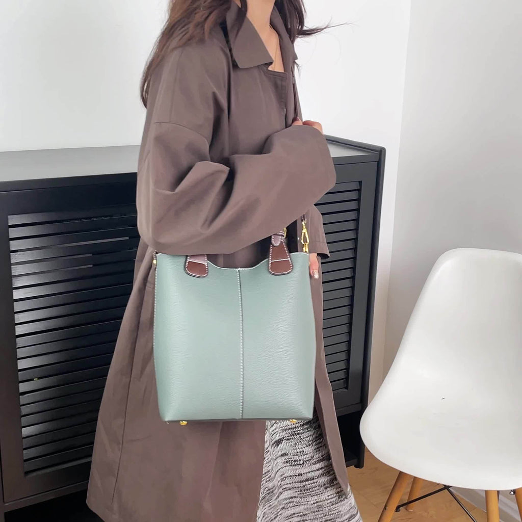 Elegant Women's Mini Bucket Bag – Lightweight PU Leather Handbag with Removable Strap, Zipper Closure & Painted Edge Detail