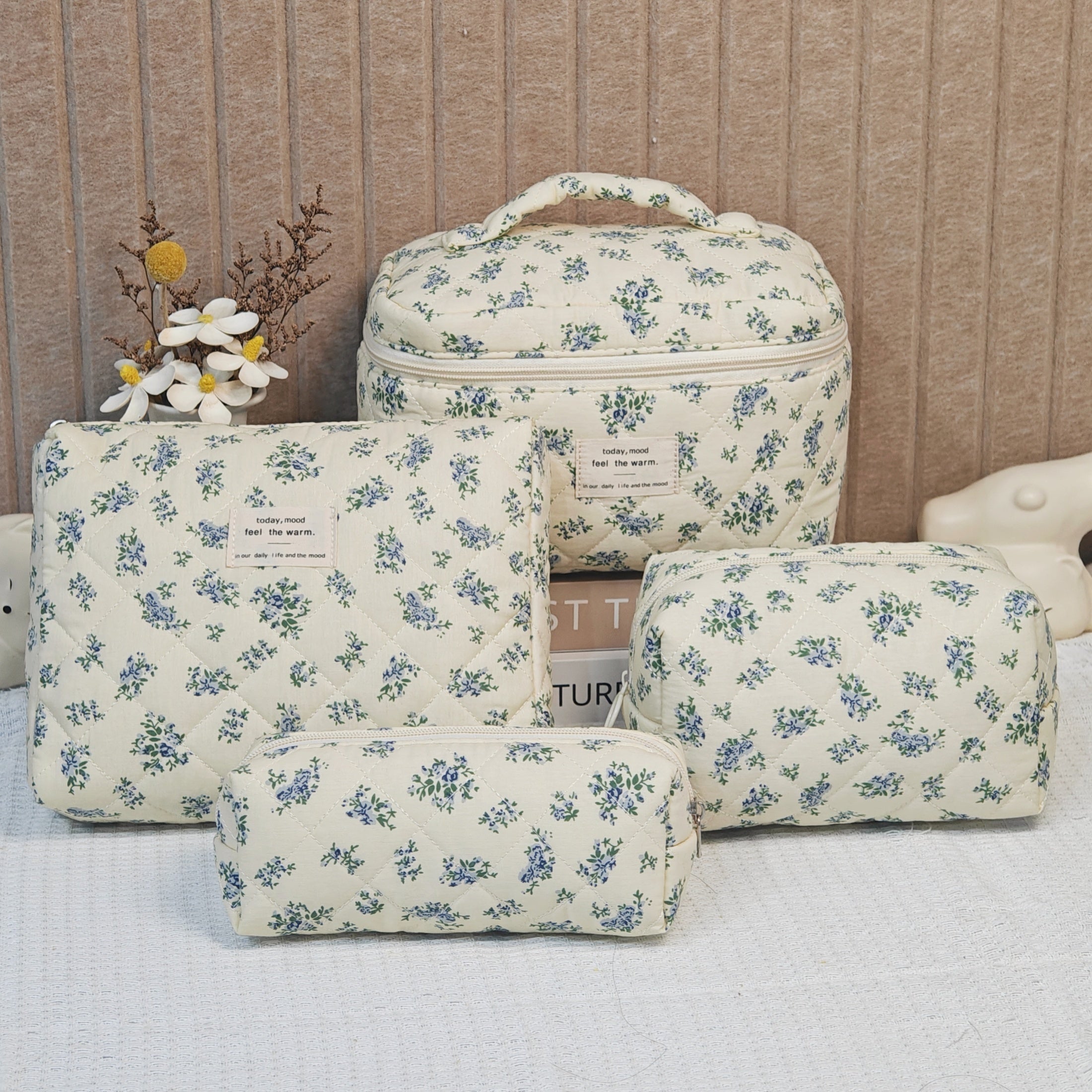 Travel Makeup Bag – Floral Large-Capacity Polyester Cosmetic Pouch with Zipper, Mixed Colors (Pink Blue Yellow Green)