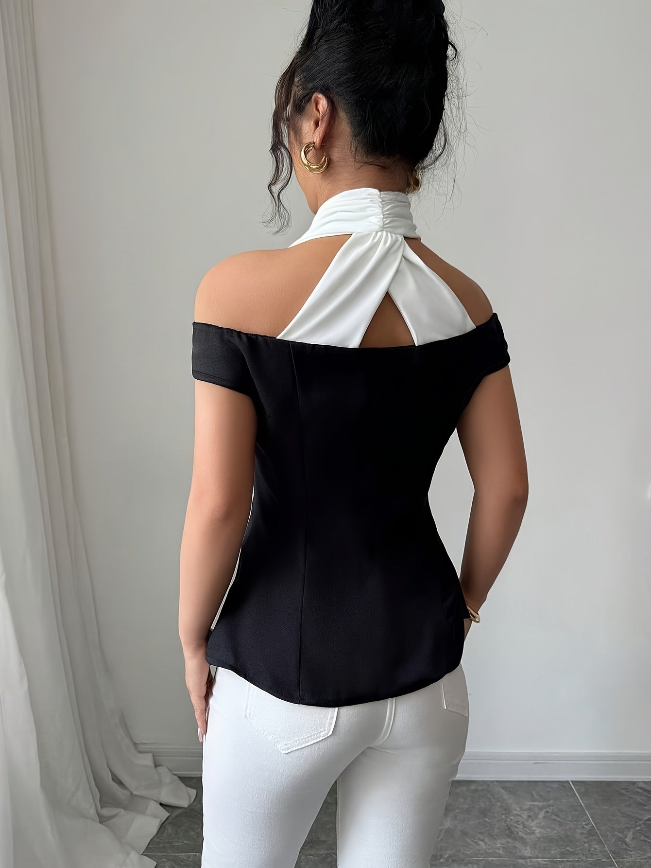 Women's Black & White Off-Shoulder V-Neck Blouse - Short Sleeve Elegant Knit Top for Summer Casual