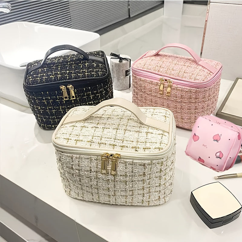 Elegant Checkered Makeup Bag — Large Capacity Travel Cosmetic Organizer with Gold-Tone Hardware