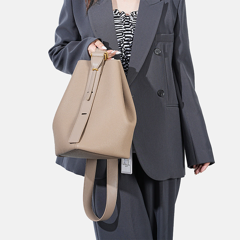Genuine Leather Women's Large Capacity Shoulder and Crossbody Bucket Bag – Light Luxury Cowhide Commuter