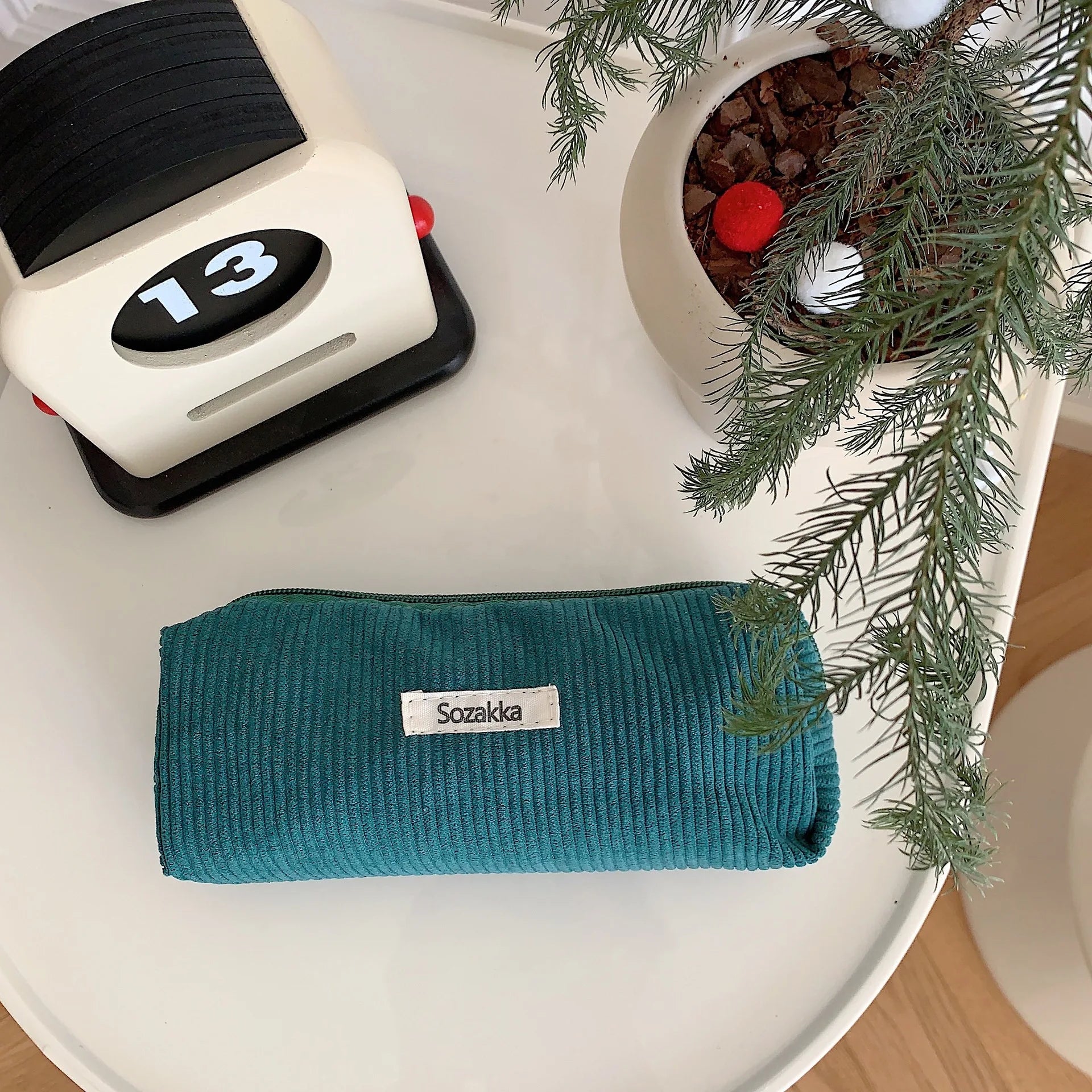 Retro Corduroy Velvet Makeup Pouch – Travel Cosmetic & Pencil Case Organizer for Women