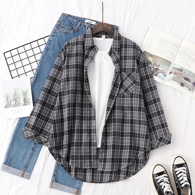 Loose Women's Plaid Shirt – College Style Long-Sleeve Checked Blouse, Casual Loose-Fit Top