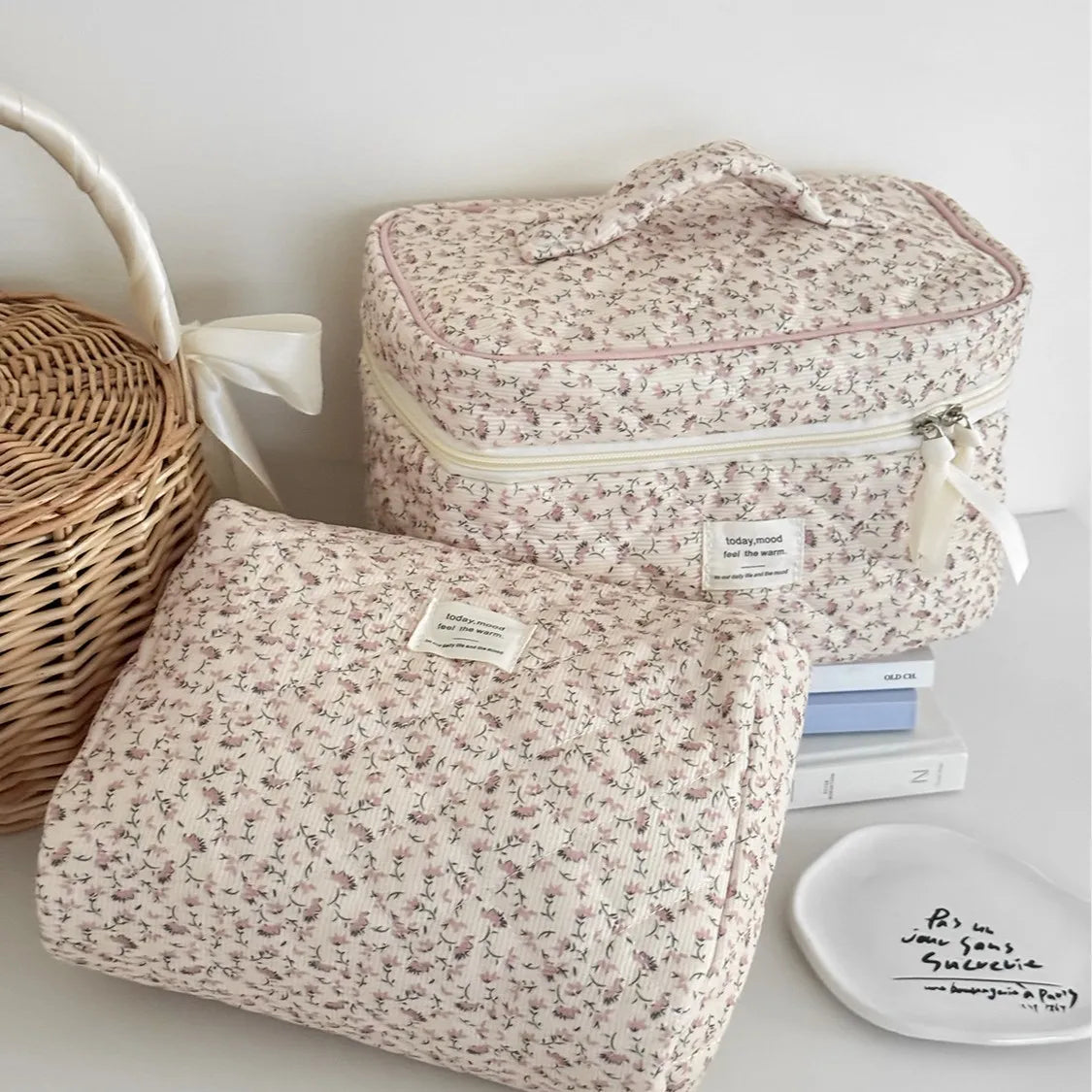 Vintage Corduroy Floral Makeup Bag - Retro Zipper Cosmetic Pouch Clutch for Women