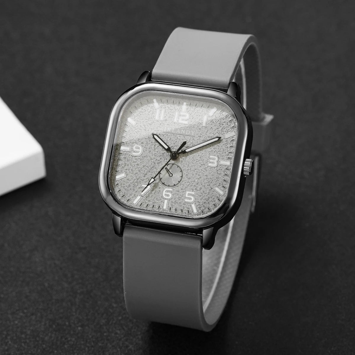 Women's Silicone Strap Quartz Watch – Casual Sports Wristwatch, 35mm Dial, 20mm Band (230mm / 9.06in)