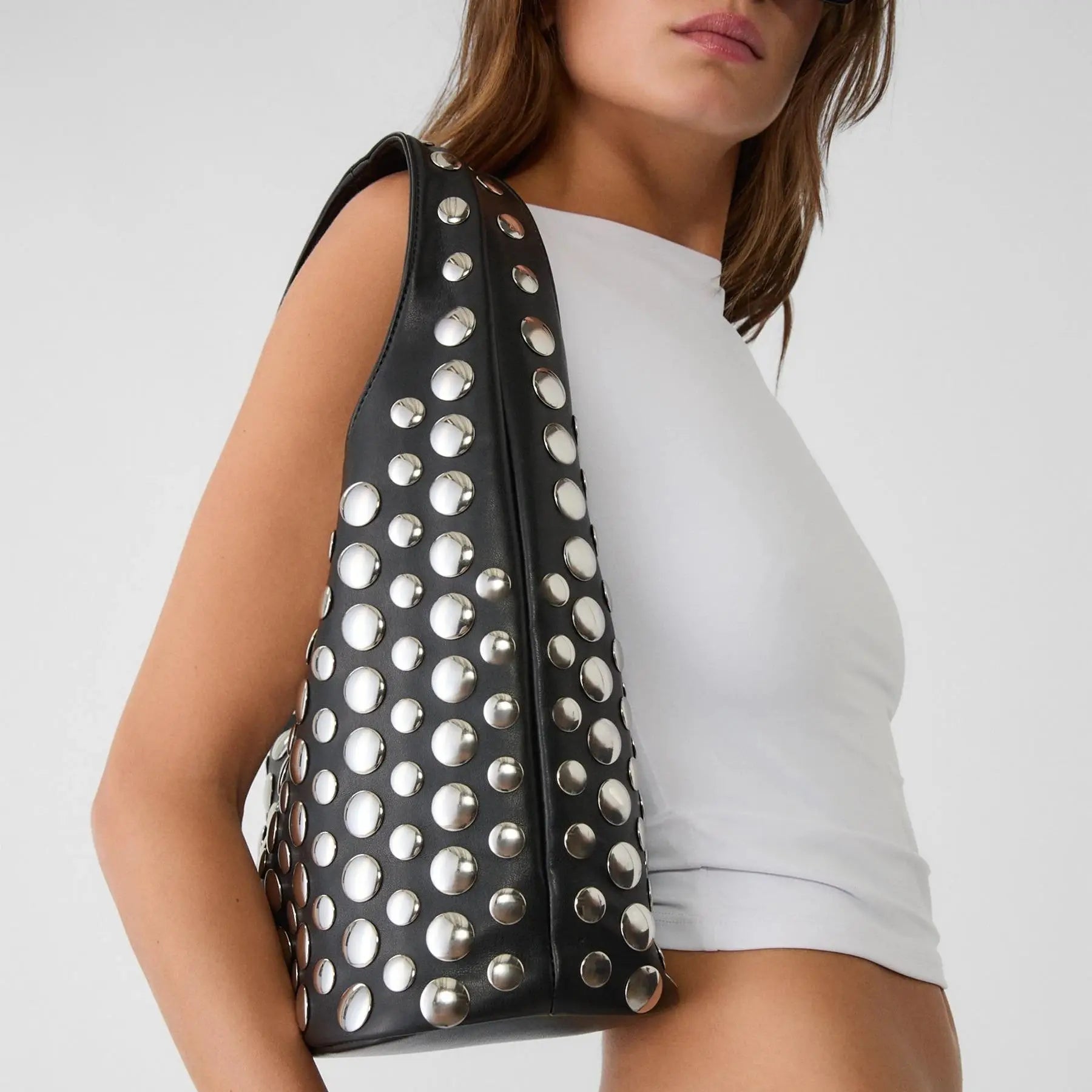 Punk Studded PU Bucket Bag – Rivet Embellished Large Capacity Shoulder Bag for Women