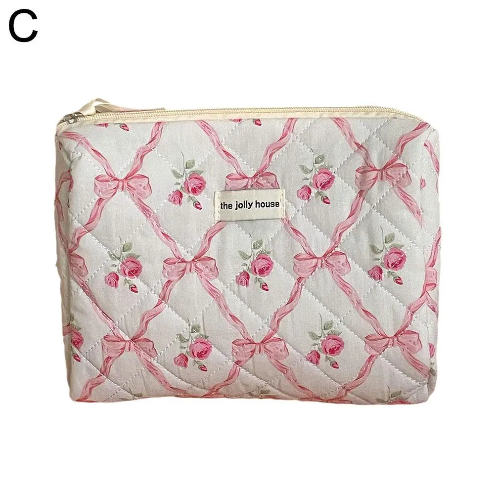 Quilted Bow & Flower Makeup Bag – Zipper Cosmetic Organizer Pouch, Portable Toiletry Clutch for Women & Girls
