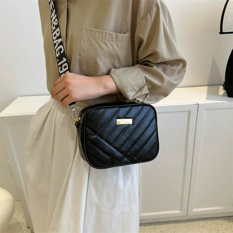 Women's Mini Quilted PU Crossbody Bag - Small Shoulder Bag & Phone Wallet (7.3 x 5.5 x 2.4 in / 18.5 x 14 x 6 cm)