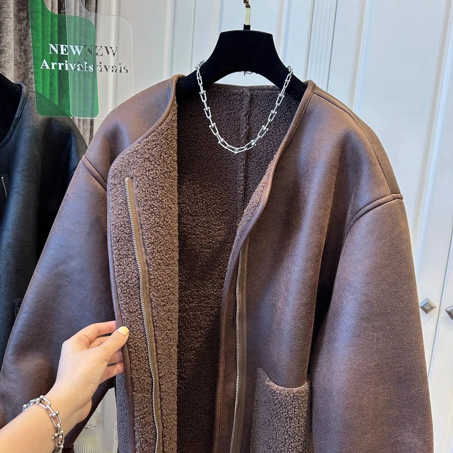 Women's Leather & Fur Splice Round-Neck Short Jacket – Loose Fit Autumn/Winter Coat