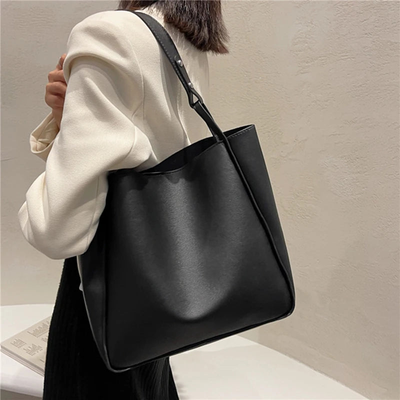 Women's Large PU Leather Bucket Shoulder Bag - Solid Color Retro Tote, 29 x 11 x 28 cm (11.4 x 4.3 x 11 in)