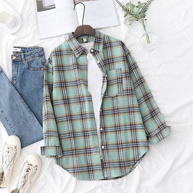 Women's Flannel Plaid Shirt - Loose Cotton-Poly Long Sleeve Button-Down with Pockets