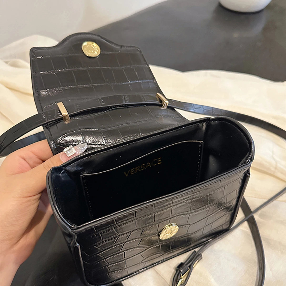 Mini Croc-Embossed Crossbody Bag with Gilded Medusa Logo – Vegan PU Flap, Magnetic Closure, Chain Handle & Adjustable Strap