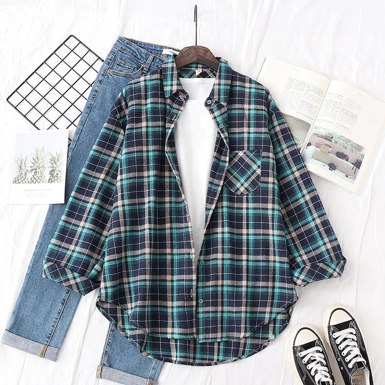 Loose Women's Plaid Shirt – College Style Long-Sleeve Checked Blouse, Casual Loose-Fit Top