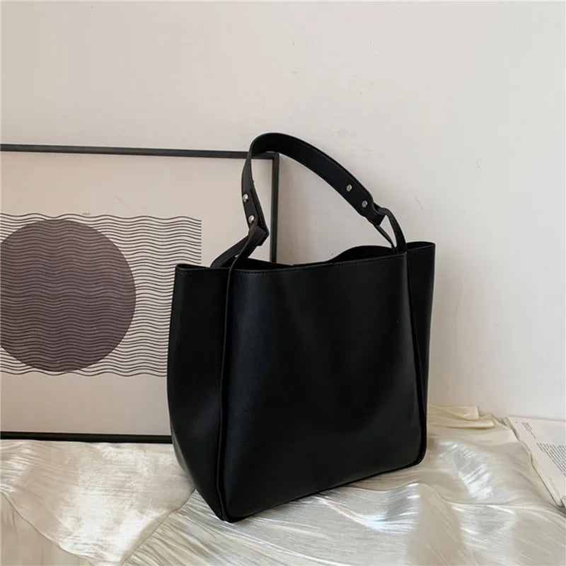 Women's Large PU Leather Bucket Shoulder Bag - Solid Color Retro Tote, 29 x 11 x 28 cm (11.4 x 4.3 x 11 in)