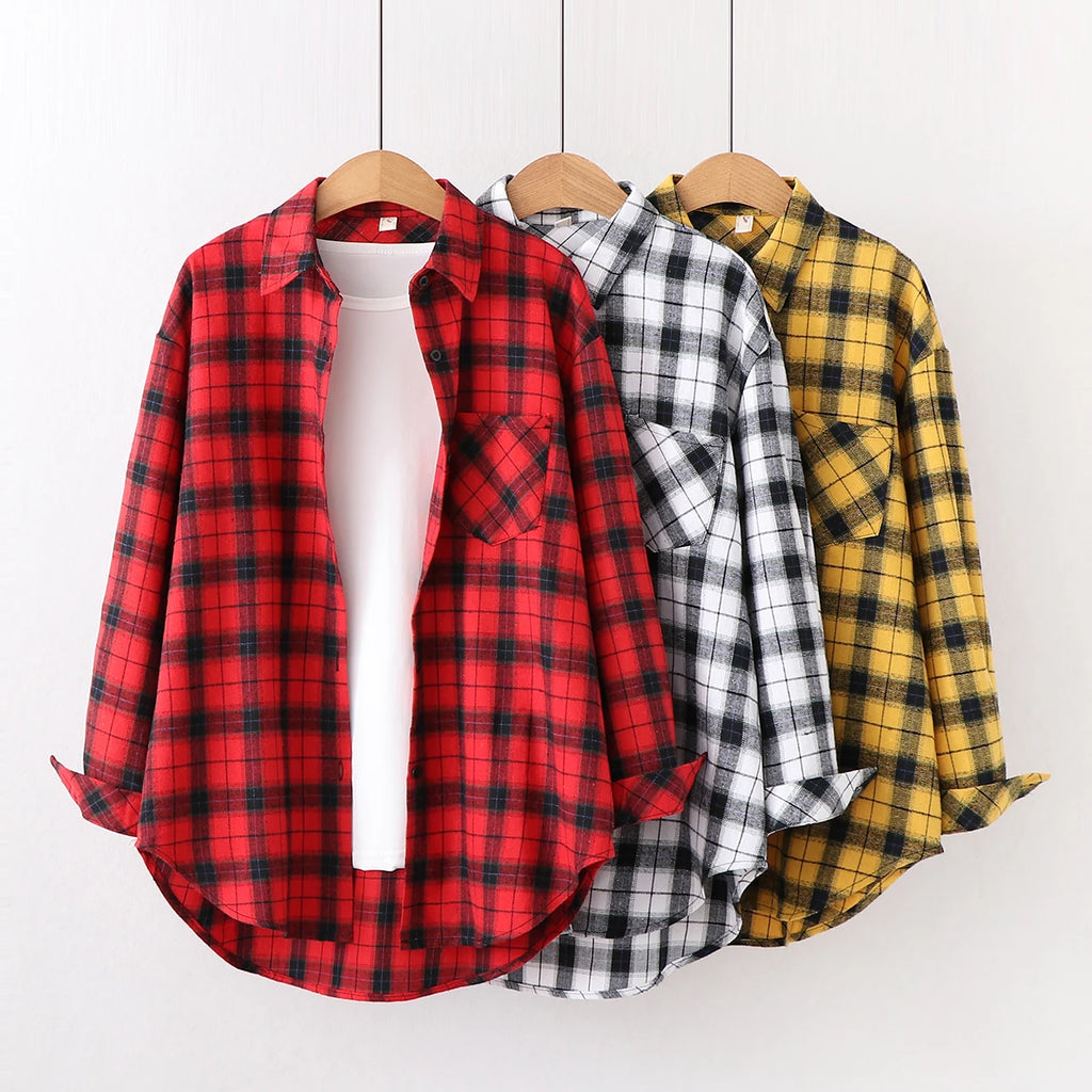 Women's Flannel Plaid Shirt - Loose Cotton-Poly Long Sleeve Button-Down with Pockets