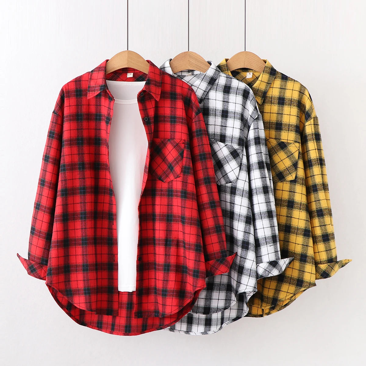 Women's Flannel Plaid Shirt - Loose Cotton-Poly Long Sleeve Button-Down with Pockets