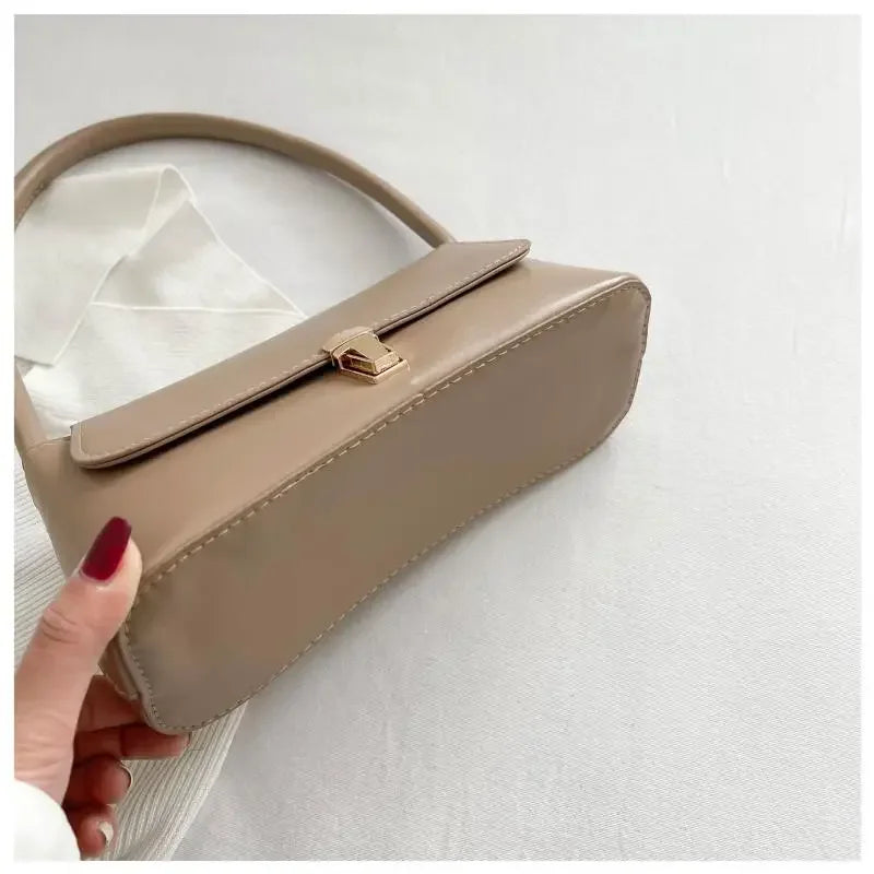 Women's Retro Baguette Shoulder Bag - Fashion Underarm Handbag