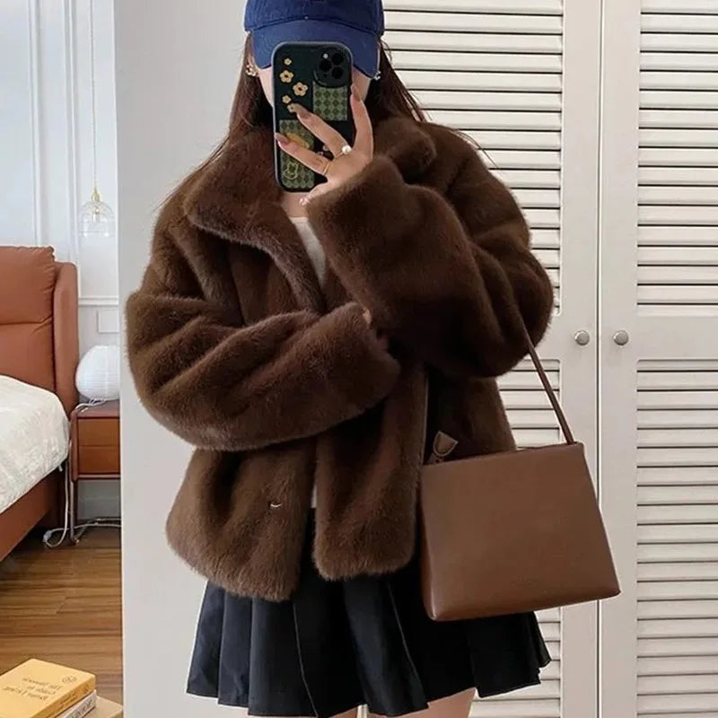 Women's Short Patchwork Faux Fur Jacket with Fox Fur Stand Collar, Slim Fit Autumn/Winter Coat