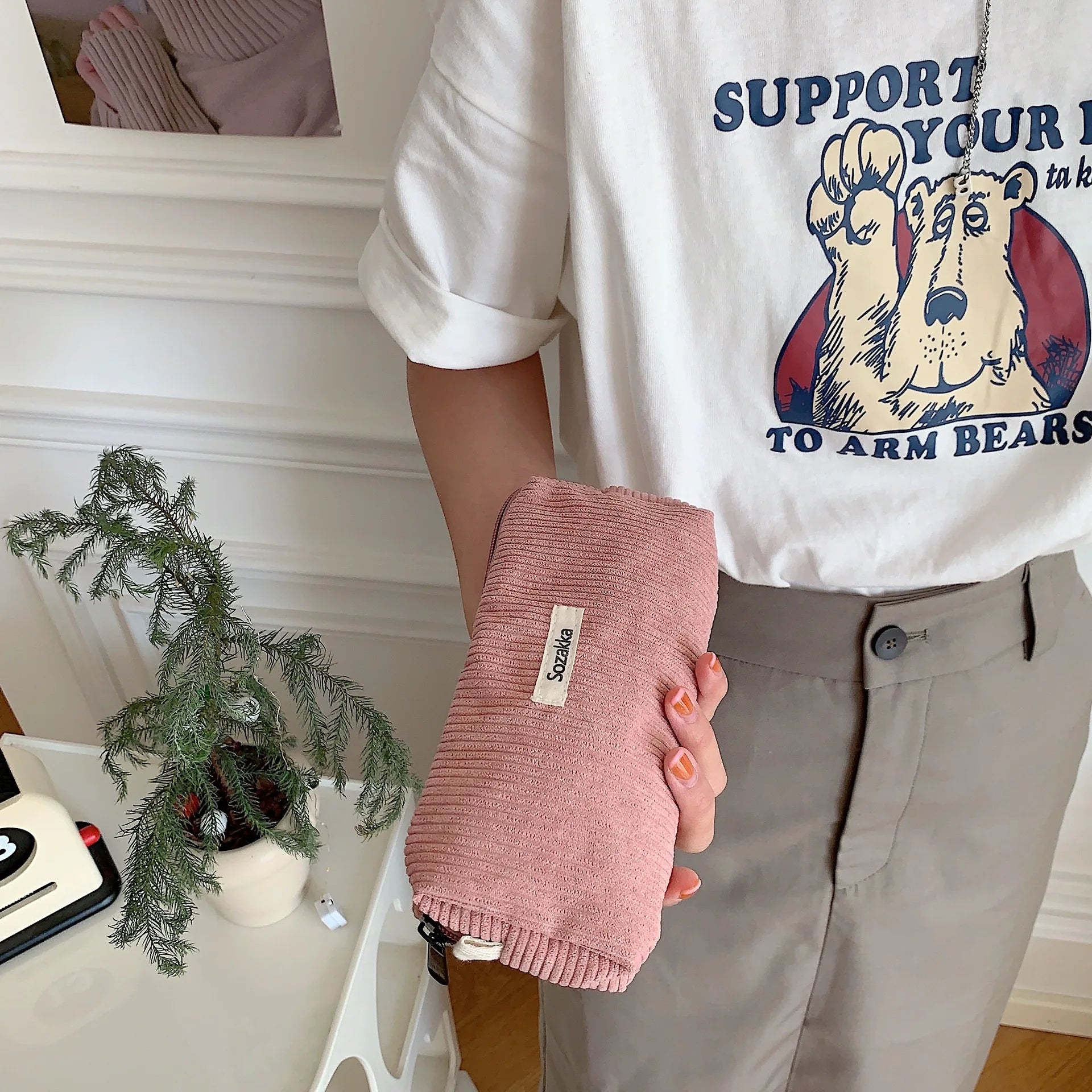 Retro Corduroy Velvet Makeup Pouch – Travel Cosmetic & Pencil Case Organizer for Women