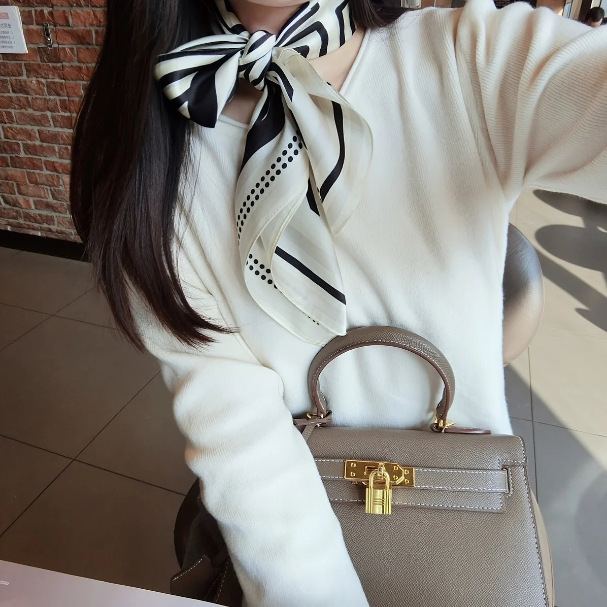 Nordic All-Season Faux Silk Square Scarf 70 x 70 cm (27.6 x 27.6 in) – Lightweight Chic Shawl for Women & Teens