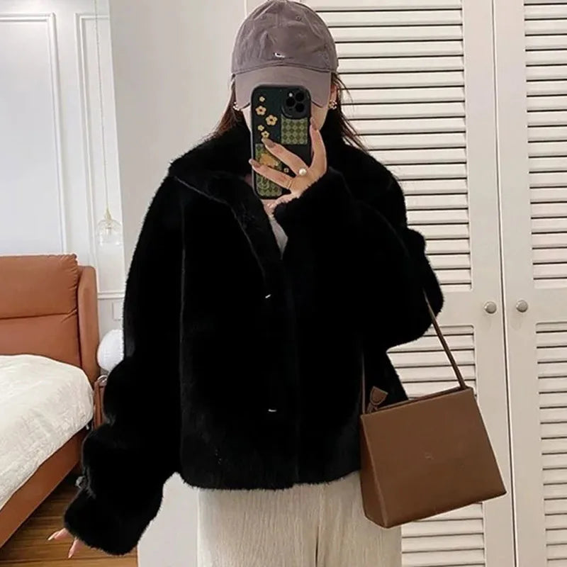 Women's Short Patchwork Faux Fur Jacket with Fox Fur Stand Collar, Slim Fit Autumn/Winter Coat