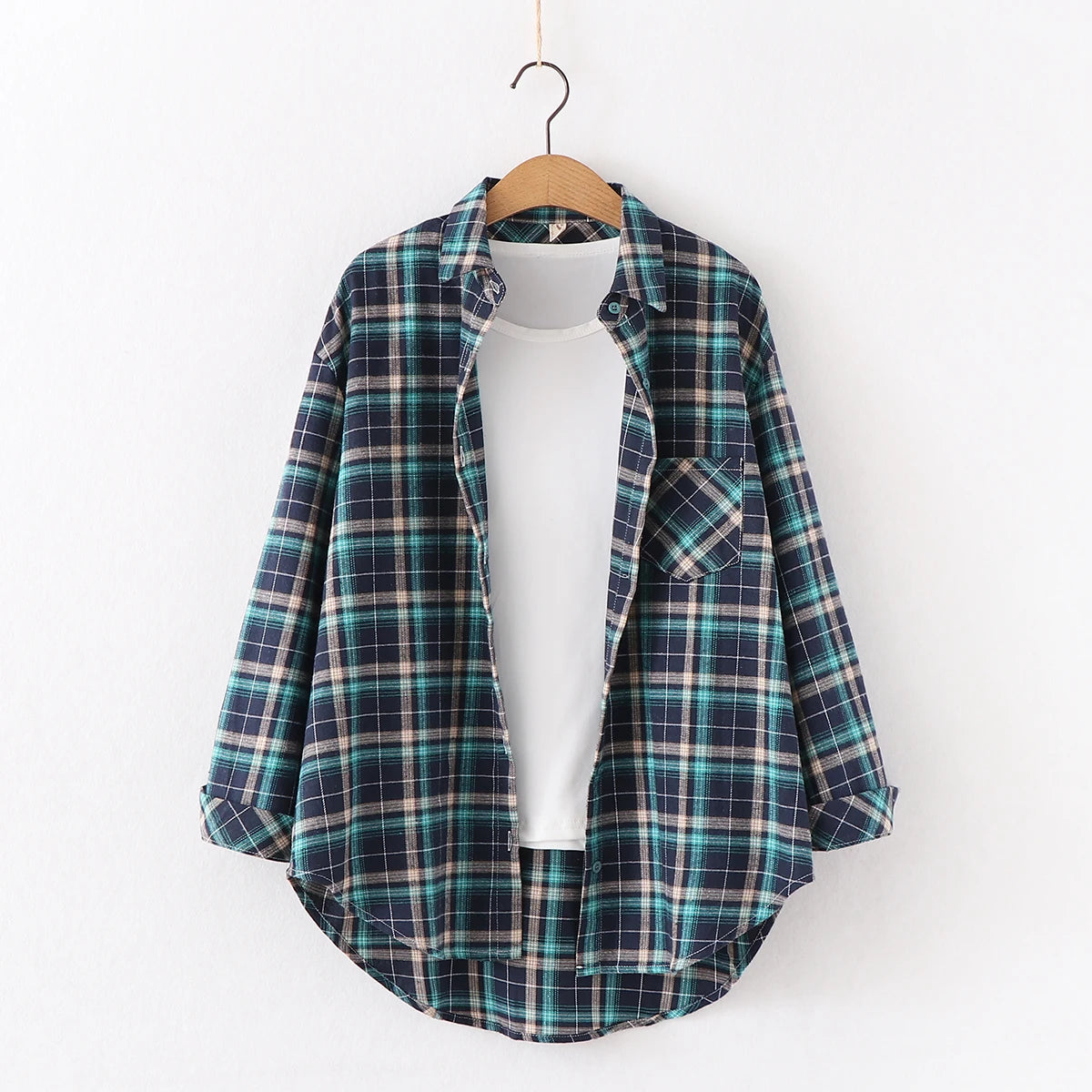 Women's Flannel Plaid Shirt - Loose Cotton-Poly Long Sleeve Button-Down with Pockets