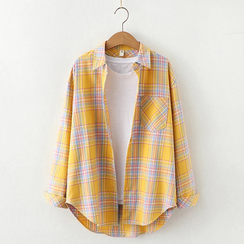 Women's Flannel Plaid Shirt - Loose Cotton-Poly Long Sleeve Button-Down with Pockets