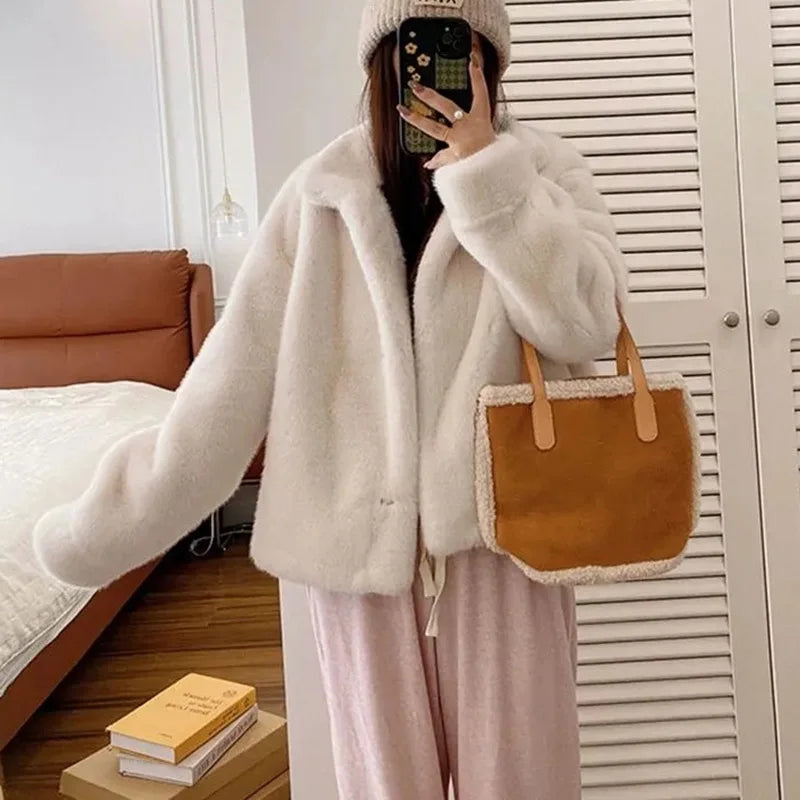 Women's Short Patchwork Faux Fur Jacket with Fox Fur Stand Collar, Slim Fit Autumn/Winter Coat