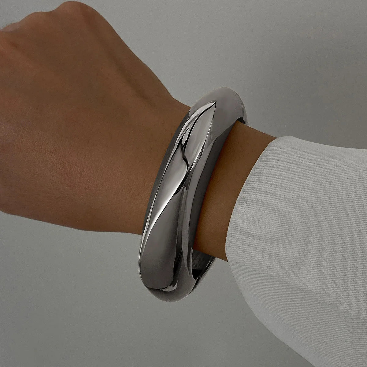 3-Pack Stainless Steel Round Smooth Bangles for Women & Men - Minimalist Gold-Tone Charm Bracelets, Couple Fashion Jewelry Gift