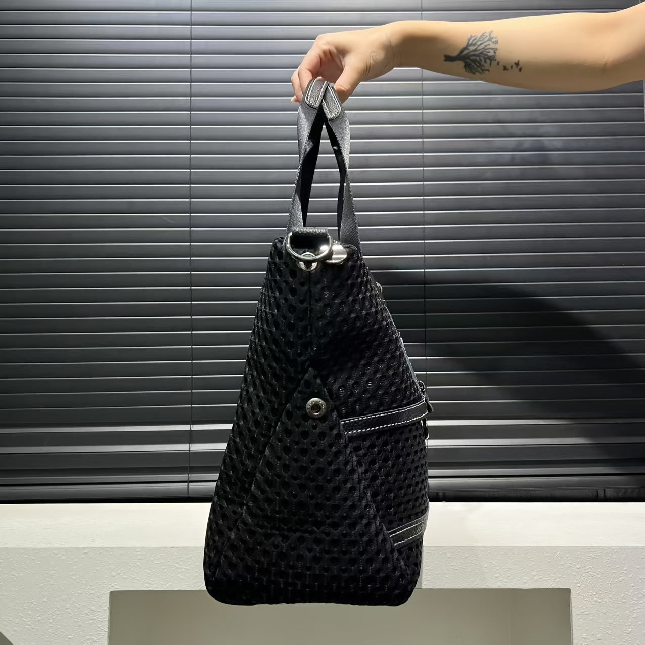 Retro Street Style Women's Mesh Splicing Bucket Bag – Large Capacity Detachable Nylon & Polyester Shoulder Bag with Rivet Strap, Black