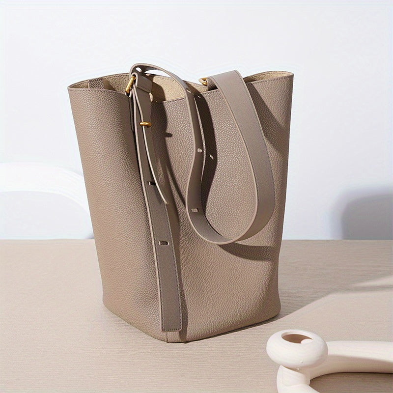 Genuine Leather Women's Large Capacity Shoulder and Crossbody Bucket Bag – Light Luxury Cowhide Commuter