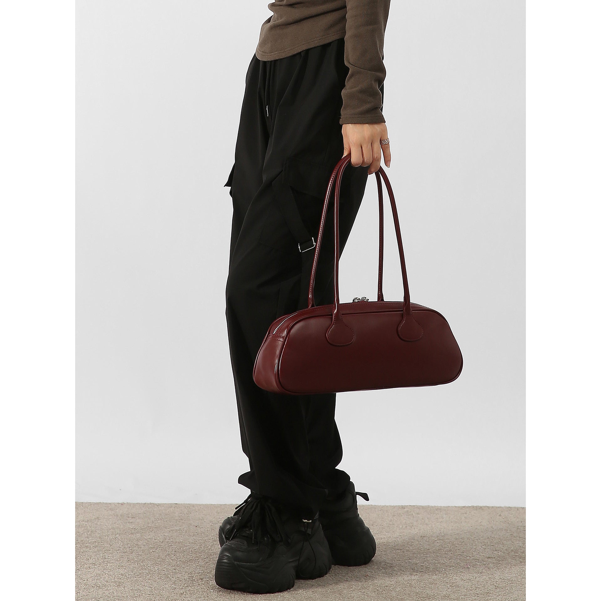 Women's Light Beige Baguette Handbag – Large Capacity Layered Korean Retro Vintage Bag with Buckle Closure, Split Leather