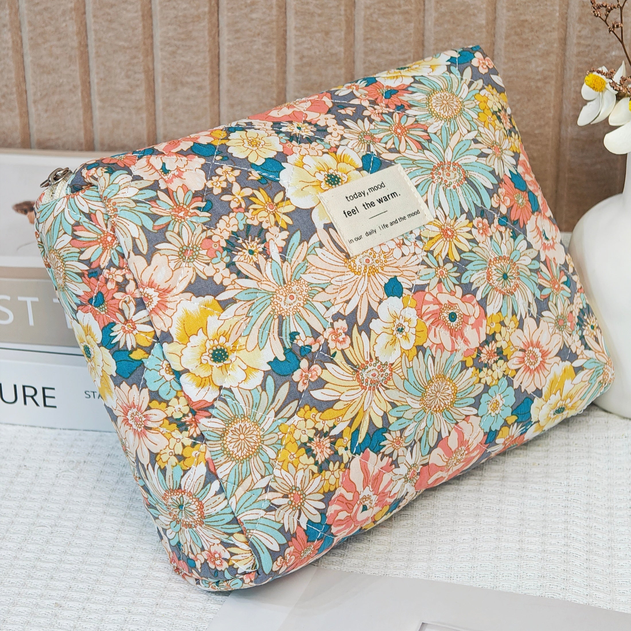 Travel Makeup Bag – Floral Large-Capacity Polyester Cosmetic Pouch with Zipper, Mixed Colors (Pink Blue Yellow Green)